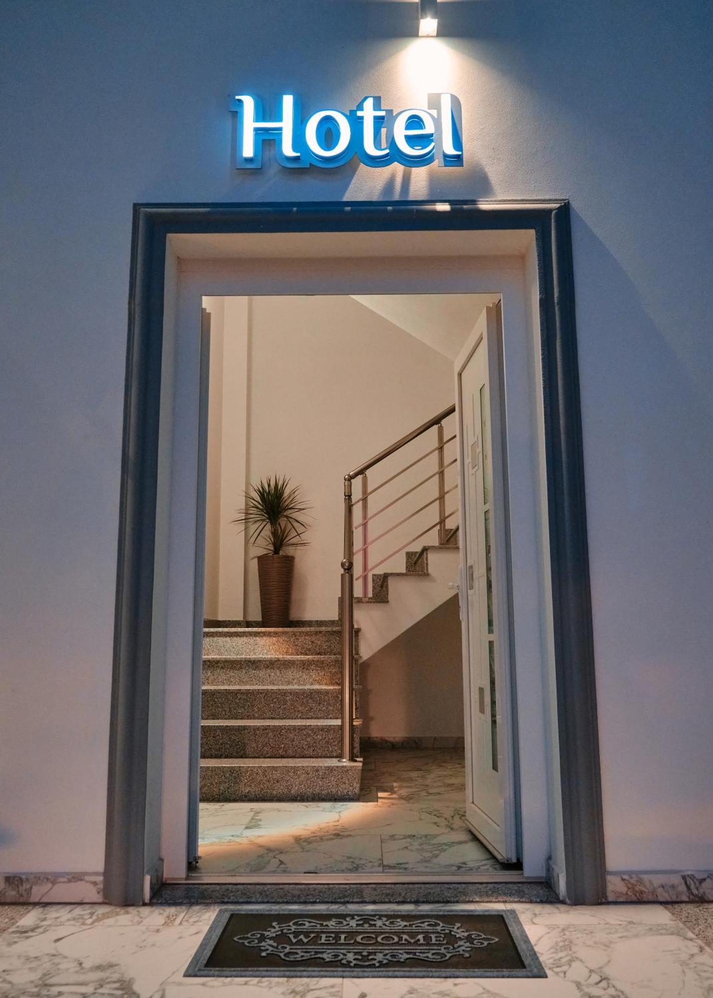Montflux Hotel Boks Εξωτερικό φωτογραφία